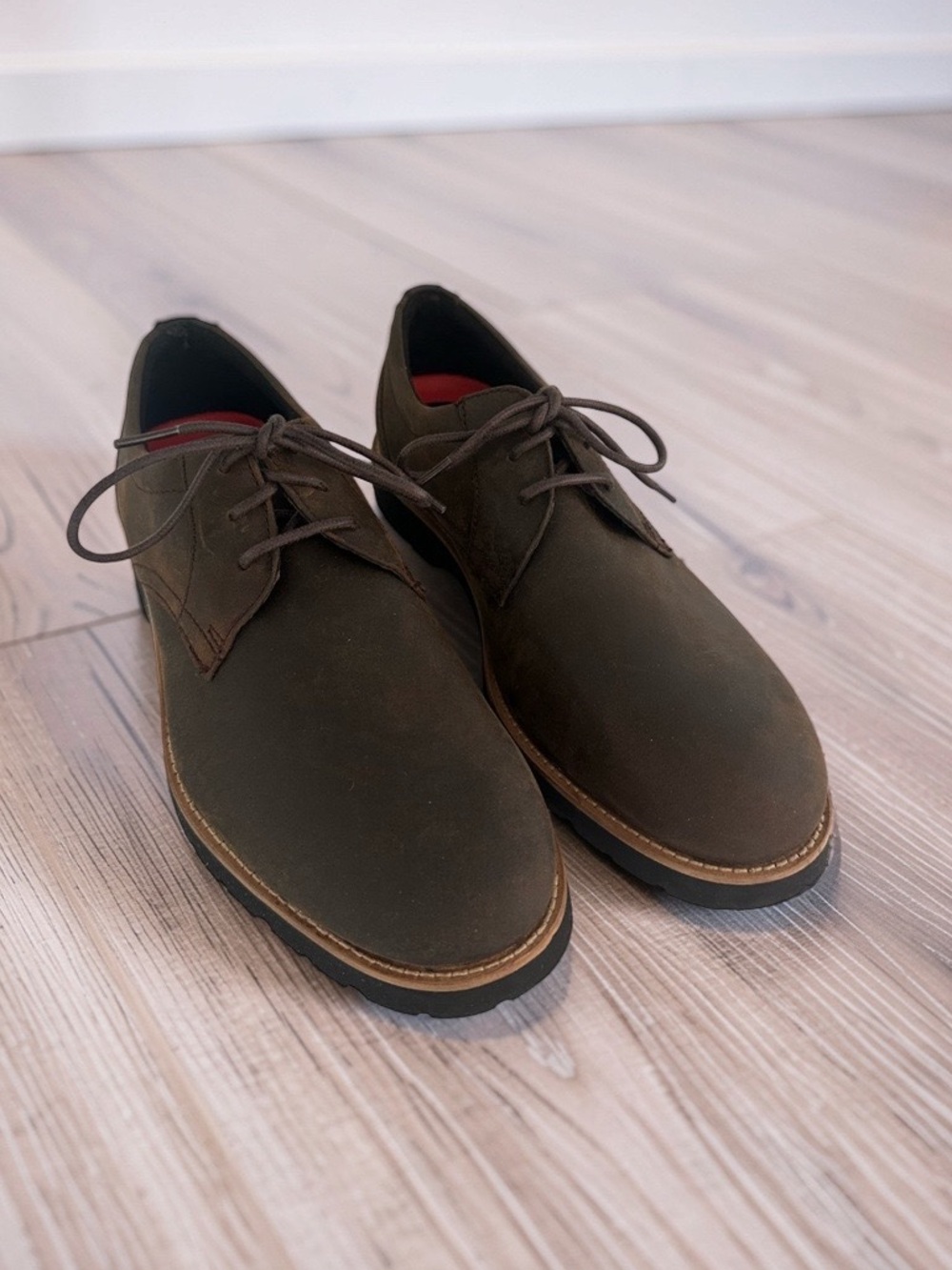 Rockport Men's Brown Nubuck Shoe with Trutech Cushioning Size 9.5